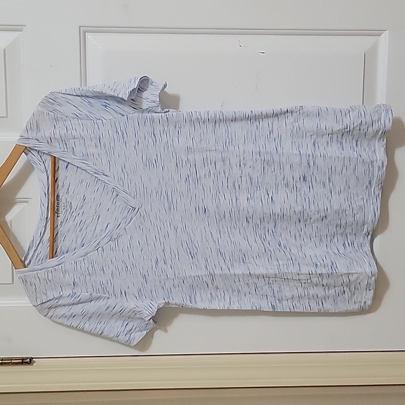 Old Navy V-neck Tee - Picture 1 of 4